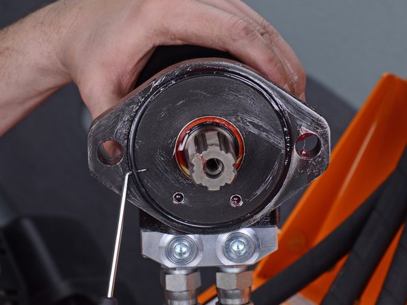 Barreto Tillers E1320HTRLR 2016 Tine Drive Motor Bearing Replacement, Remove the O-ring: crwdns2935265:020crwdnd2935265:02crwdnd2935265:03crwdne2935265:0