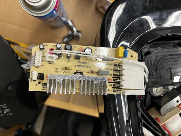 Nuwave Brio 6Q Air Fryer Disassembly, Remove the Circuit Board: crwdns2935265:03crwdnd2935265:02crwdnd2935265:02crwdne2935265:0