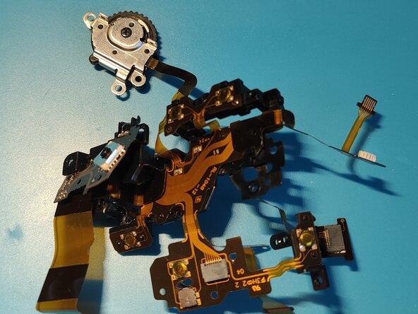 Sony A7 II Top Flex Cable replacement, Remove plastic bracket and control wheel: crwdns2935265:029crwdnd2935265:02crwdnd2935265:03crwdne2935265:0