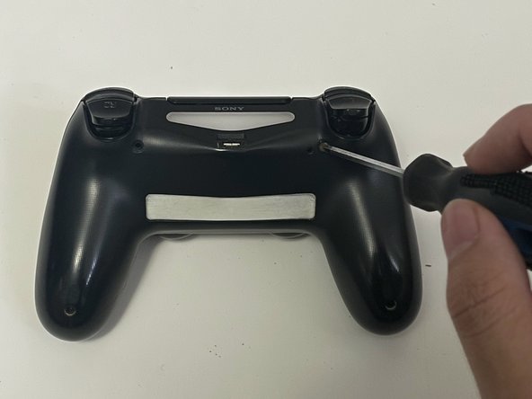 How to Clean The R2 and L2 Buttons on a Dualshock 4 CUH-ZCT2 Controller: crwdns2935265:09crwdnd2935265:02crwdnd2935265:03crwdne2935265:0