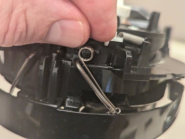 Nespresso Vertuo Evoluo Bearing Replacement, Re-attach capsule catch bar springs: crwdns2935265:019crwdnd2935265:02crwdnd2935265:03crwdne2935265:0