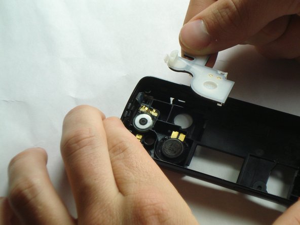 Sony Ericsson W200i Speaker Replacement, Back Case: crwdns2935265:06crwdnd2935265:03crwdnd2935265:03crwdne2935265:0