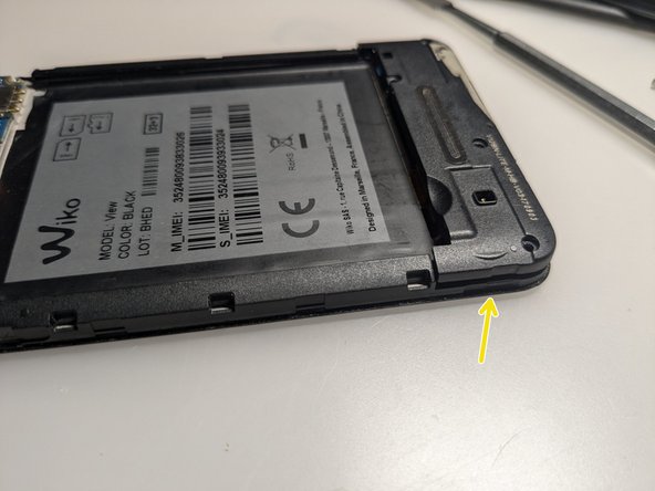 Wiko View Screen Replacement, Remove the bottom plastic cover: crwdns2935265:07crwdnd2935265:02crwdnd2935265:03crwdne2935265:0