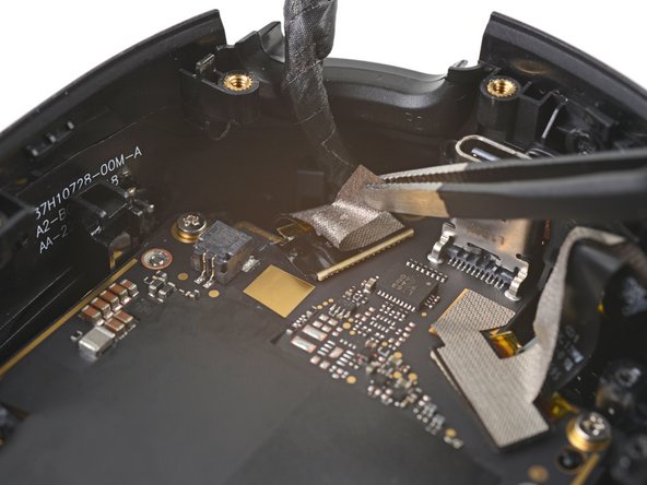 HTC Vive XR Elite Depth Sensor Replacement, Peel the tape: crwdns2935265:084crwdnd2935265:02crwdnd2935265:02crwdne2935265:0