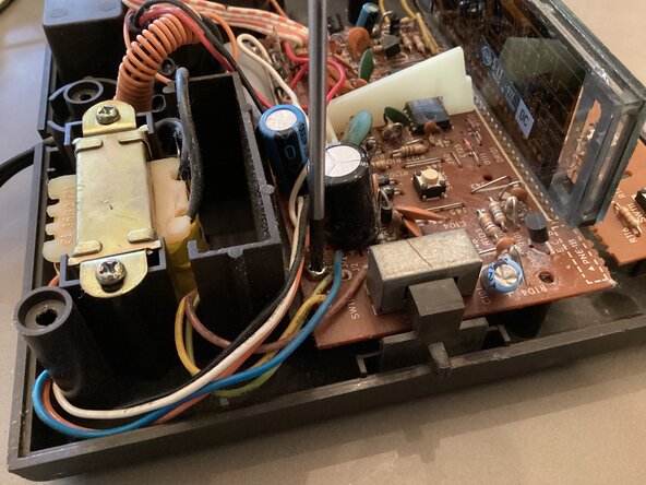 1976 General Electric Clock Radio Teardown: crwdns2935265:06crwdnd2935265:02crwdnd2935265:03crwdne2935265:0