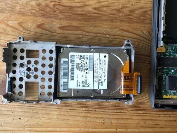 PowerBook 190cs teardown, hard disk cage removal: passo 12, immagine 3 di 3