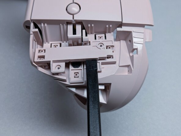 Logitech Lift Teardown, Removing Right Button: crwdns2935265:012crwdnd2935265:02crwdnd2935265:03crwdne2935265:0