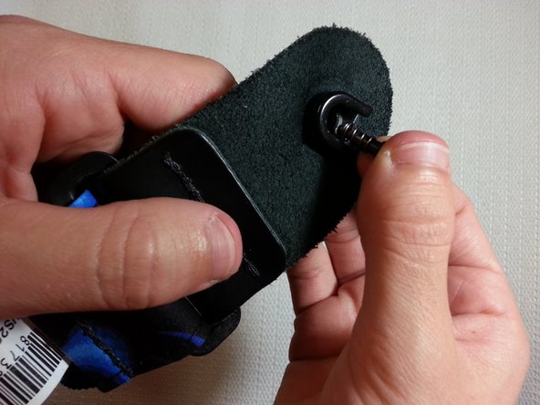 Repairing the Proline Guitar Strap Lock Spring: crwdns2935265:04crwdnd2935265:02crwdnd2935265:03crwdne2935265:0