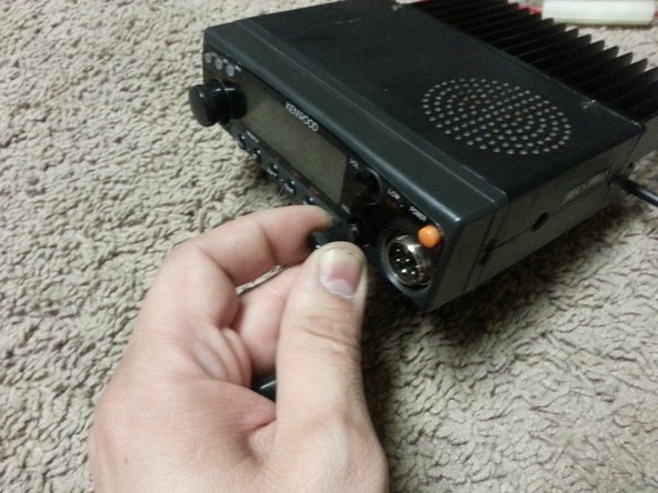 Kenwood TM-241a Backup Battery Replacement, Front Panel Assembly: crwdns2935265:04crwdnd2935265:02crwdnd2935265:03crwdne2935265:0