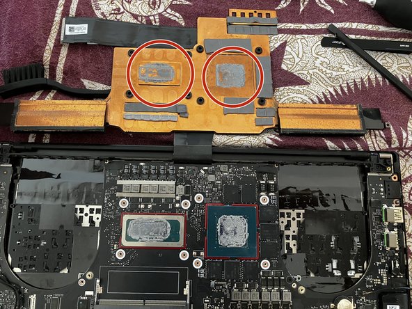 Razer Blade 15 (2022) Fan and Heatsink Replacement, Clean the thermal paste from the CPU and GPU: crwdns2935265:08crwdnd2935265:02crwdnd2935265:02crwdne2935265:0
