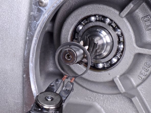 Wacker 4-Stroke Rammer BS504AS REV 101 (2019) Clutch Drum Replacement, Remove the clutch drum snap ring: crwdns2935265:026crwdnd2935265:02crwdnd2935265:02crwdne2935265:0