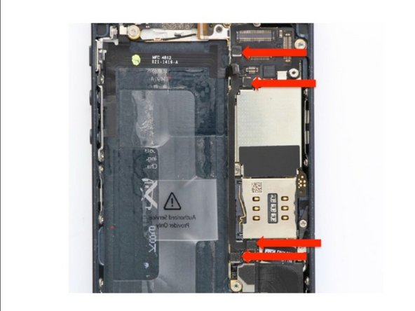iPhone 5 Dock Connector Replacement FR, Disconnect some cables: crwdns2935265:09crwdnd2935265:02crwdnd2935265:03crwdne2935265:0