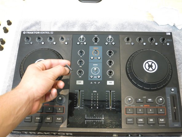 Native Instruments Traktor Kontrol S2 MK1: Disassembly and Jog Wheel Replacement: crwdns2935265:022crwdnd2935265:02crwdnd2935265:03crwdne2935265:0
