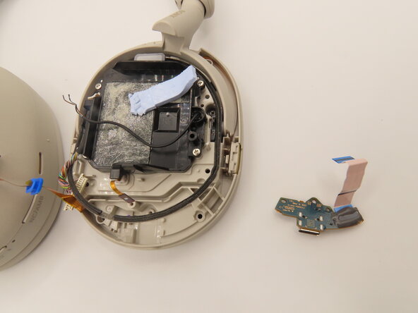 Sony WH-1000XM5 Charging Board Replacement: crwdns2935265:08crwdnd2935265:02crwdnd2935265:02crwdne2935265:0