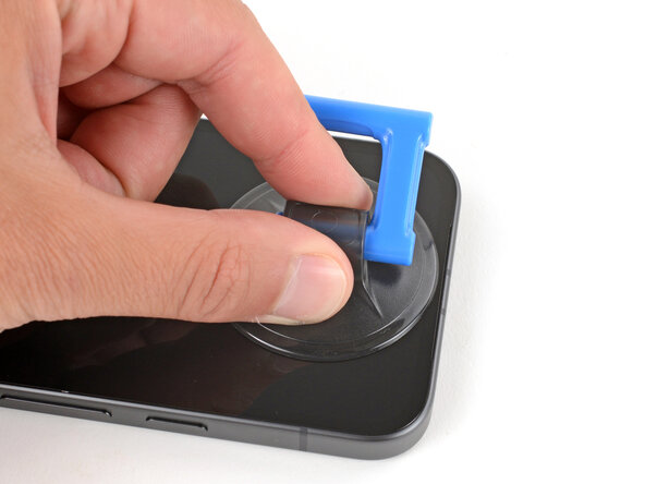 Google Pixel 9a Screen Replacement, Apply a suction handle: crwdns2935265:04crwdnd2935265:02crwdnd2935265:02crwdne2935265:0