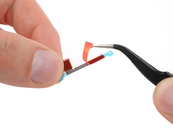 Google Pixel 7a 5G mmWave Antenna Replacement, Prepare your 5G mmWave antenna for reassembly: 步骤 57 中的图像 2，3