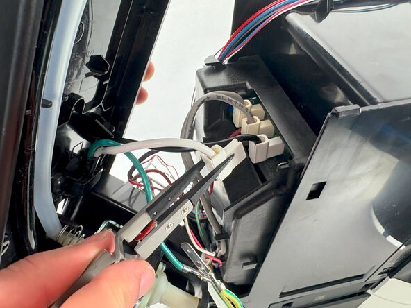 Nespresso Vertuo Next Lower Water Line Replacement: crwdns2935265:03crwdnd2935265:02crwdnd2935265:03crwdne2935265:0