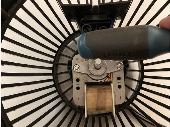 Honeywell Turbo Force Air Circulator Fan Disassembly, Realigning the Bearings: crwdns2935265:012crwdnd2935265:02crwdnd2935265:03crwdne2935265:0