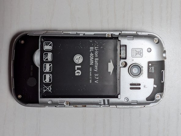 LG Extravert 2 Teardown, Remove the back cover: crwdns2935265:01crwdnd2935265:02crwdnd2935265:02crwdne2935265:0