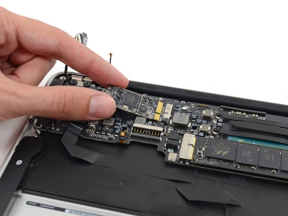 MacBook Air 11" Early 2015 Logic Board Replacement: crwdns2935265:021crwdnd2935265:03crwdnd2935265:03crwdne2935265:0