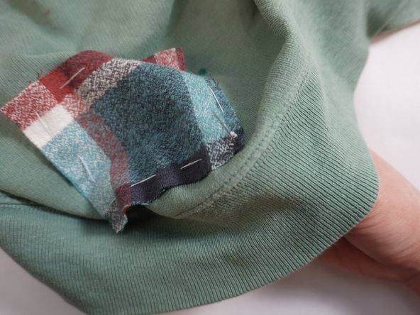 How to Patch a Hole in Pullover Hoodie with Fabric: crwdns2935265:06crwdnd2935265:03crwdnd2935265:03crwdne2935265:0