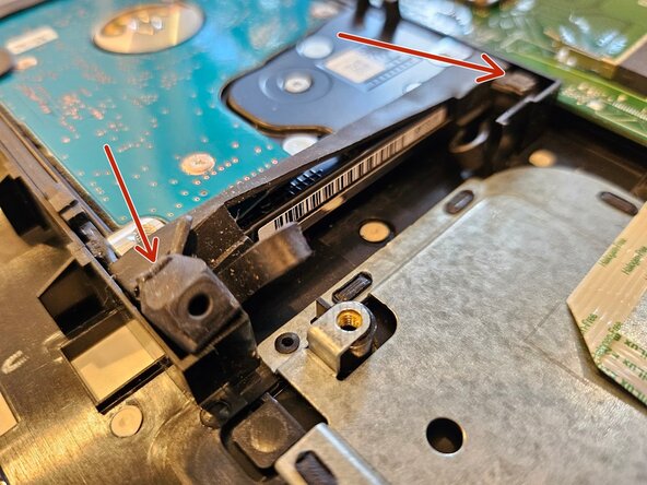 Toshiba Satellite L75-B7270 Drive or RAM Replacement, Remove drive: crwdns2935265:00crwdnd2935265:01crwdnd2935265:03crwdne2935265:0