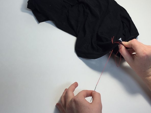 How to Fix a Ripped Shirt Hem: crwdns2935265:07crwdnd2935265:03crwdnd2935265:03crwdne2935265:0