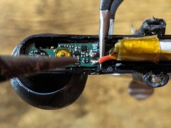 Jbl Tune 225TWS Battery Replacement, Remove the old battery: crwdns2935265:02crwdnd2935265:02crwdnd2935265:03crwdne2935265:0