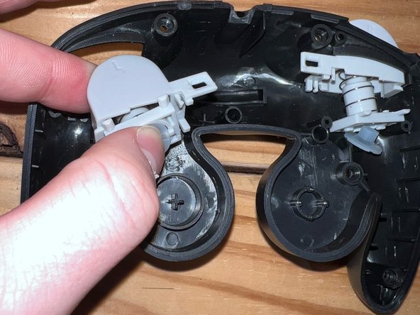 Yobo Gameware Controller Trigger Spring Replacement, Removing Triggers: crwdns2935265:03crwdnd2935265:03crwdnd2935265:03crwdne2935265:0