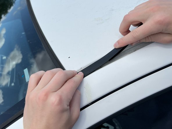 2007-2011 Toyota Yaris Drip Rail Replacement: crwdns2935265:04crwdnd2935265:02crwdnd2935265:03crwdne2935265:0