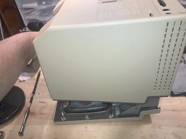 Apple Macintosh Classic II 部品取りに Macintosh Classic II Hard Drive Removal - iFixit Repair Guide