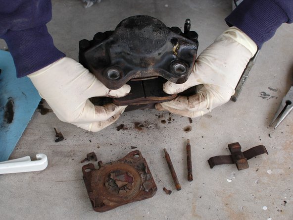 Mercedes W123 Brake Pad, Front Replacement: crwdns2935265:05crwdnd2935265:02crwdnd2935265:02crwdne2935265:0