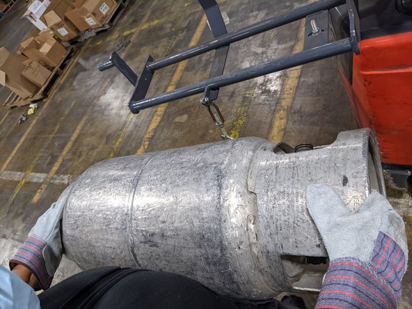 How to Replace the Propane Tank on a Toyota Forklift 8FGCU15: crwdns2935265:06crwdnd2935265:02crwdnd2935265:03crwdne2935265:0