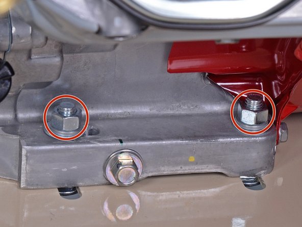 EDCO PRO KL-18 Concrete Saw Belts Replacement, Relieve tension on the bolts: crwdns2935265:012crwdnd2935265:02crwdnd2935265:02crwdne2935265:0