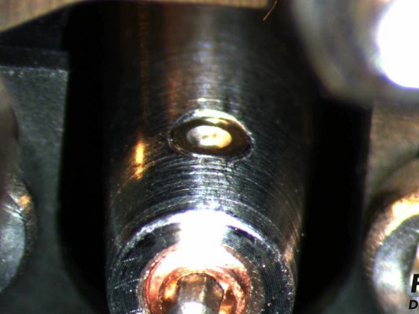 How to change Tool for DeepAccess, Adjust wedge heigth with setting gauge: 手順 5、 3の画像 3