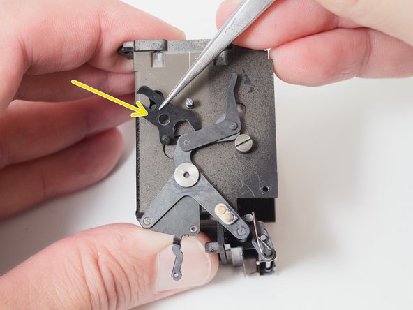 Pentax Spotmatic Mirror Box Mechanism Disassembly, Remove mirror lifting lever: stap 0, afbeelding 2 van 2