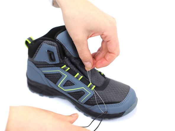 How to Replace a Dial-Lace System in a Hiking Boot, Insert the lace: crwdns2935265:05crwdnd2935265:02crwdnd2935265:03crwdne2935265:0