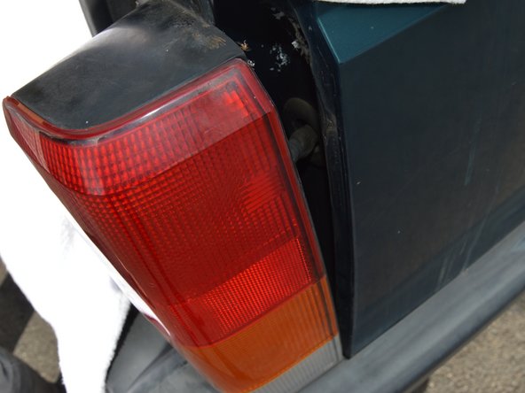 1997-2001 Jeep Cherokee Brake Light Replacement: crwdns2935265:09crwdnd2935265:03crwdnd2935265:03crwdne2935265:0