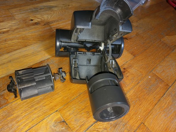 STB-101 Miele Turbo Mini TurboBrush Disassembly and Cleaning, Reassembly 2: crwdns2935265:010crwdnd2935265:03crwdnd2935265:03crwdne2935265:0