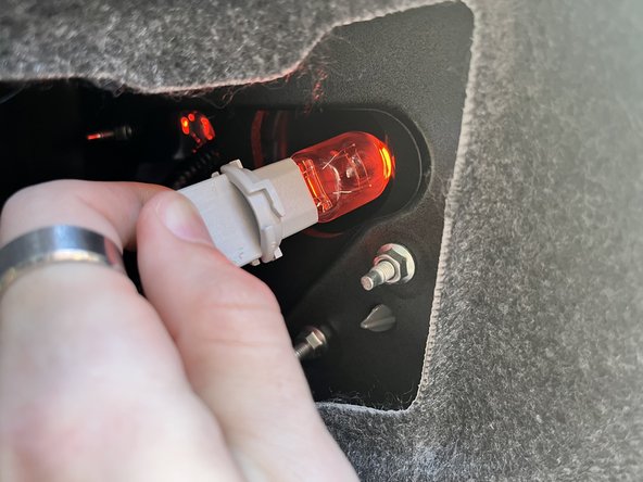 2009-2014 Acura TSX Brake Light Replacement: crwdns2935265:03crwdnd2935265:03crwdnd2935265:03crwdne2935265:0