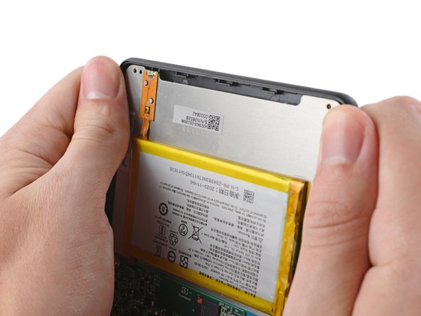 Kobo Clara BW (N365B) Front Cover Replacement, Separate the adhesive: crwdns2935265:010crwdnd2935265:02crwdnd2935265:03crwdne2935265:0