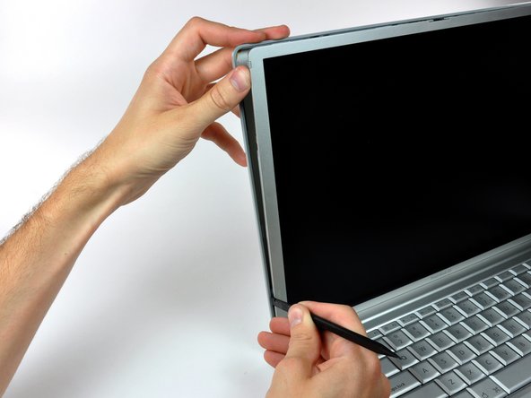 PowerBook G4 Aluminum 15" 1-1.5 GHz Rear Display Bezel Replacement: crwdns2935265:08crwdnd2935265:02crwdnd2935265:02crwdne2935265:0