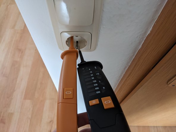 Wall Outlet (Type F) Replacement, Test the new outlet: crwdns2935265:09crwdnd2935265:03crwdnd2935265:03crwdne2935265:0