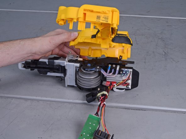 Dewalt Nailers DCN21PL 2018 Solenoid Assembly Replacement, Remove left half of case: crwdns2935265:017crwdnd2935265:02crwdnd2935265:02crwdne2935265:0