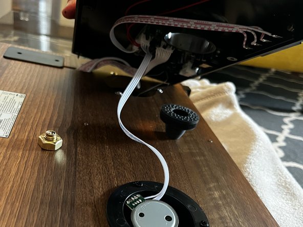 1byone H004 Hi-Fi Turntable Motor Replacement, Remove the main circuit cover: crwdns2935265:04crwdnd2935265:02crwdnd2935265:02crwdne2935265:0
