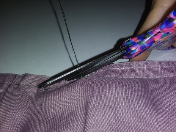 How to Hand Sew A Small Hole in Clothing: crwdns2935265:08crwdnd2935265:03crwdnd2935265:03crwdne2935265:0