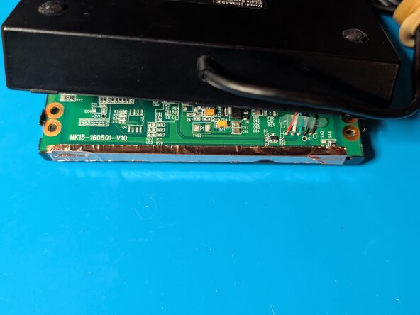 Elgato Stream Deck MK.1 Screen Replacement, Grounding the circuitboard: crwdns2935265:015crwdnd2935265:03crwdnd2935265:03crwdne2935265:0