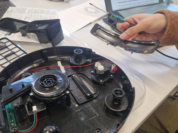 YT-88 Automatic Intelligent Sweeping Robot Full Disassembly, Removing the loose parts: crwdns2935265:011crwdnd2935265:02crwdnd2935265:02crwdne2935265:0