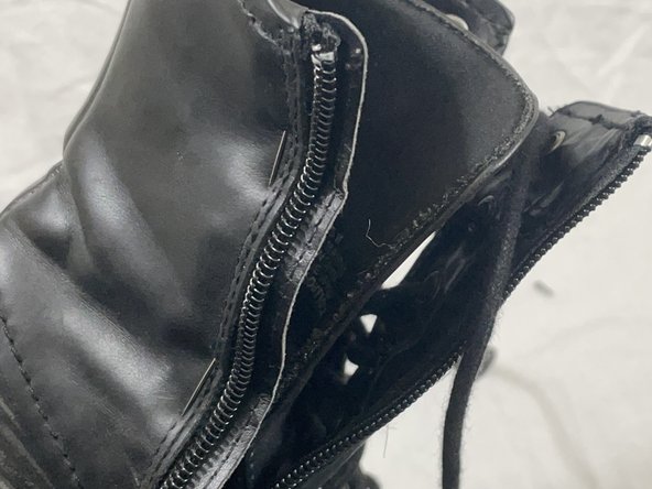 Boot Zipper Replacement: passo 14, immagine 2 di 2