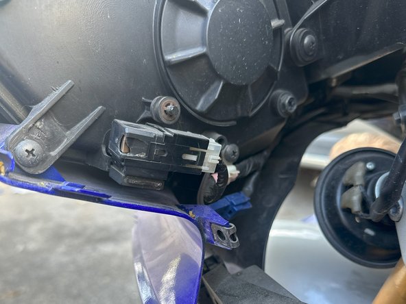 Yamaha YZF-R6 Fan Relay Replacement: crwdns2935265:06crwdnd2935265:02crwdnd2935265:03crwdne2935265:0